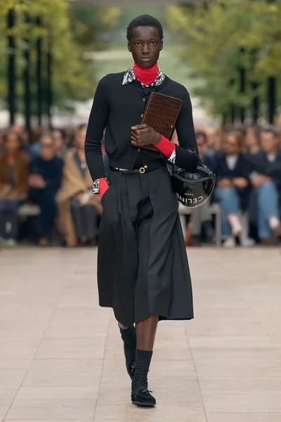 Look 10